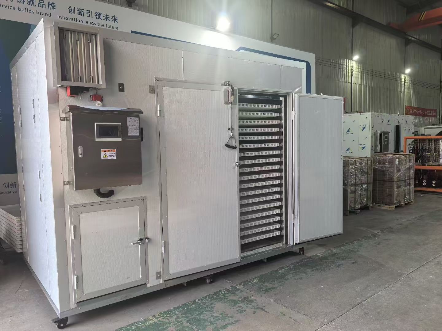 可移动一体式小烘干房，适合300-800斤物料烘干加工使用每小时只需几度电，接电即用