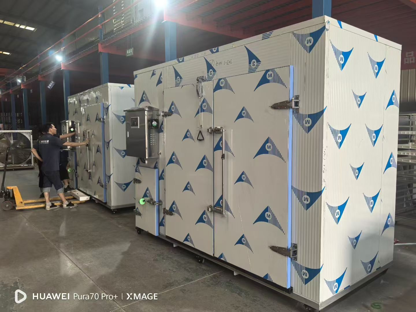 可移动一体式小烘干房，适合300-800斤物料烘干加工使用每小时只需几度电，接电即用